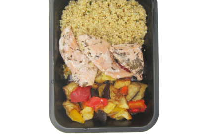 quinoa in salsa verde con salmone e verdure al forno